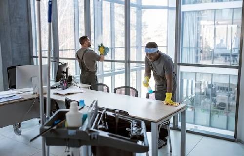 imgi_39_cleaning-office-desk-and-cubicles